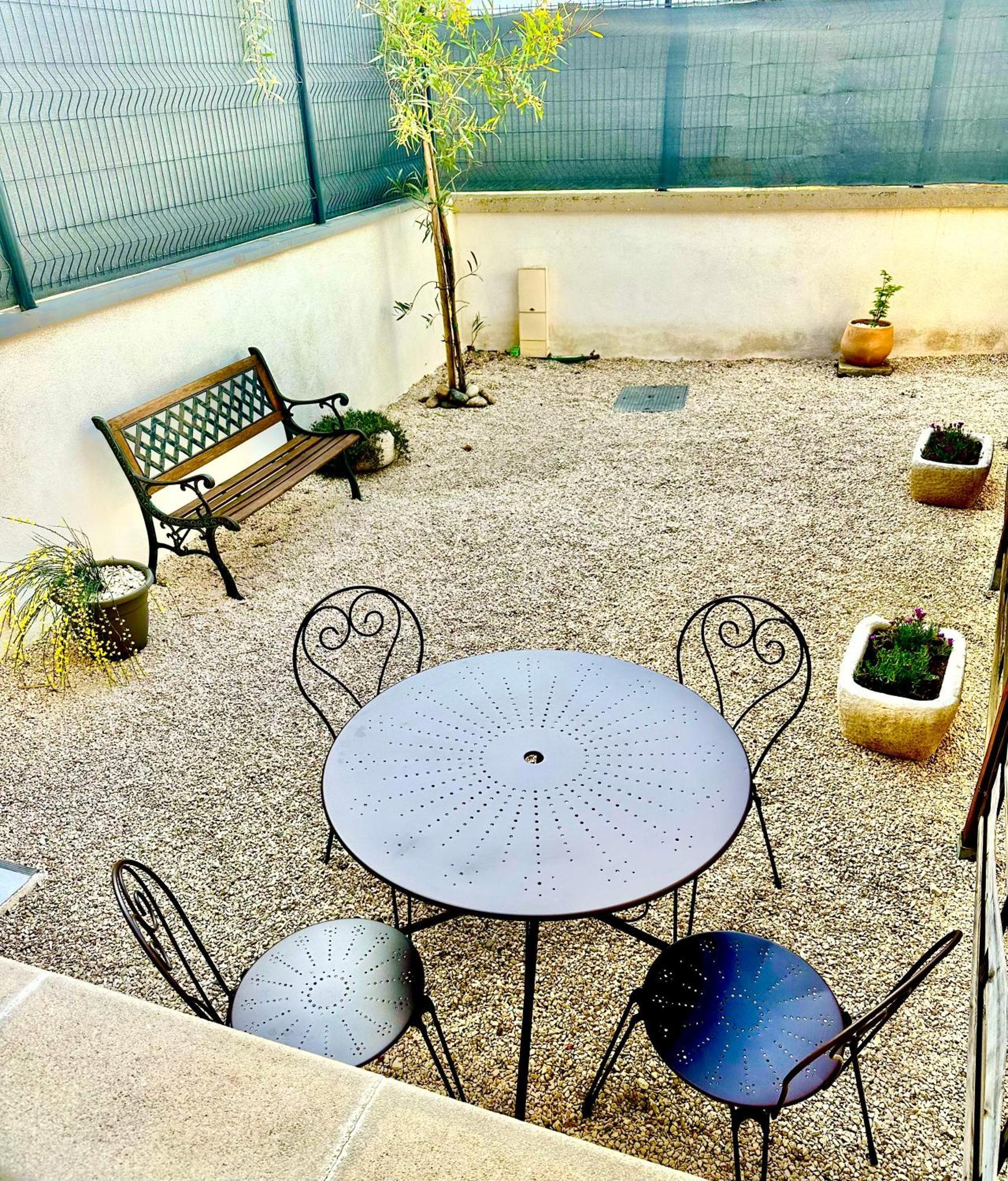 Appartement T2 Avec Terrasse Et Cour Кавайон Экстерьер фото